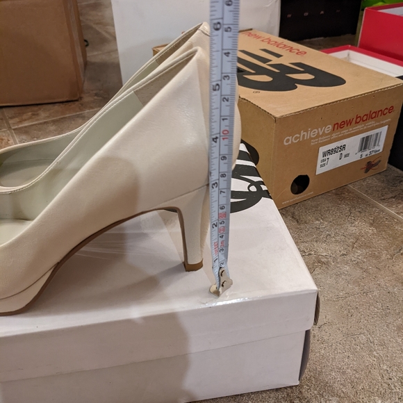 Stunning Nine West off white heels women size 6.5 - Picture 3 of 5